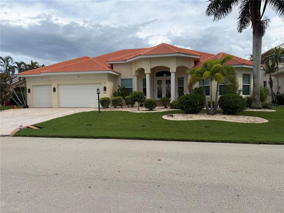 Active With Contract: $1,450,000 (3 beds, 3 baths, 2926 Square Feet)