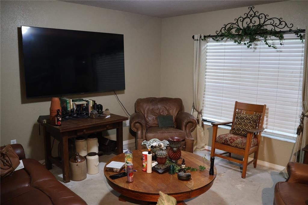For Sale: $260,000 (3 beds, 2 baths, 1415 Square Feet)