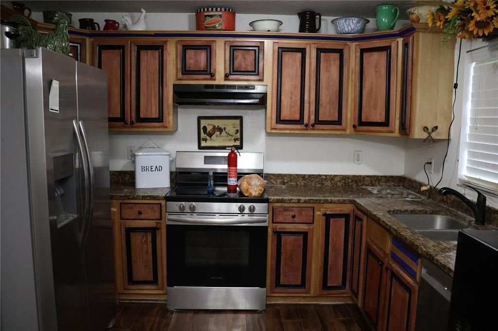 For Sale: $260,000 (3 beds, 2 baths, 1415 Square Feet)