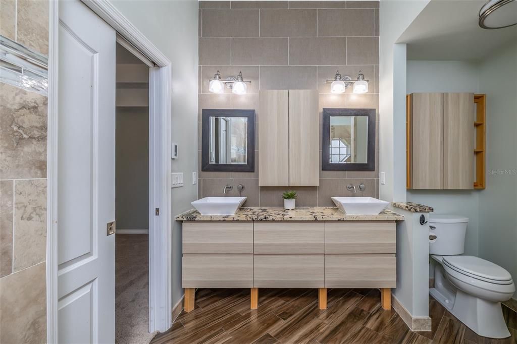 For Sale: $349,900 (3 beds, 2 baths, 1874 Square Feet)