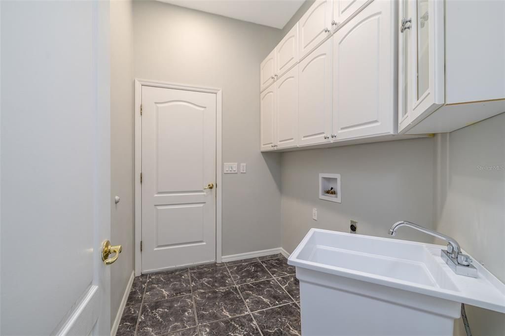 For Sale: $349,900 (3 beds, 2 baths, 1874 Square Feet)