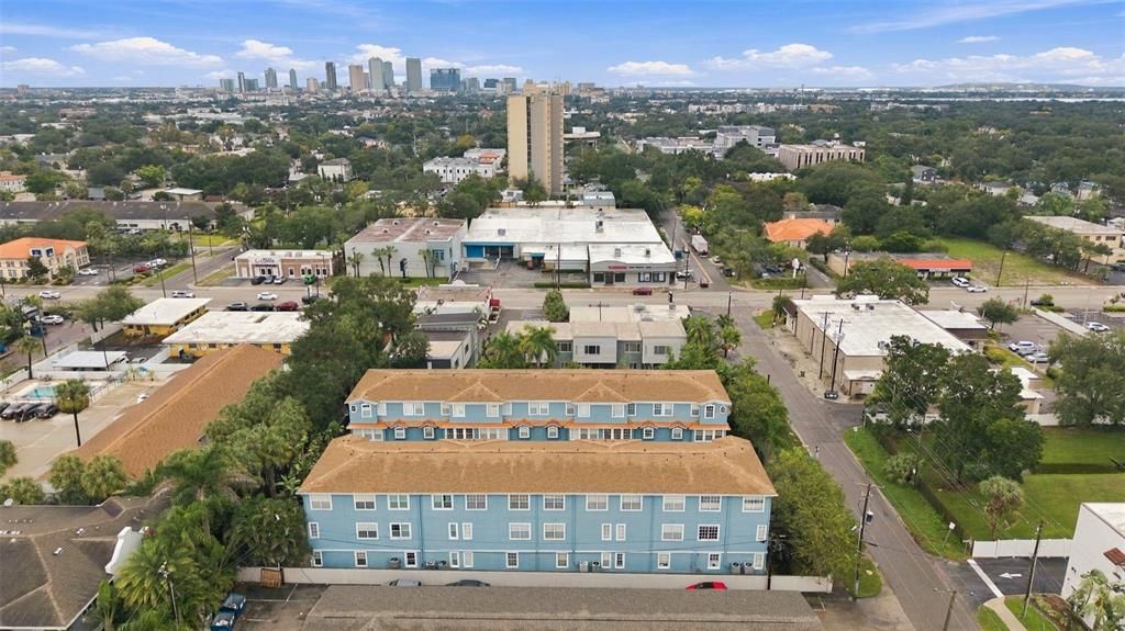 En Venta: $725,000 (4 camas, 2 baños, 2068 Pies cuadrados)