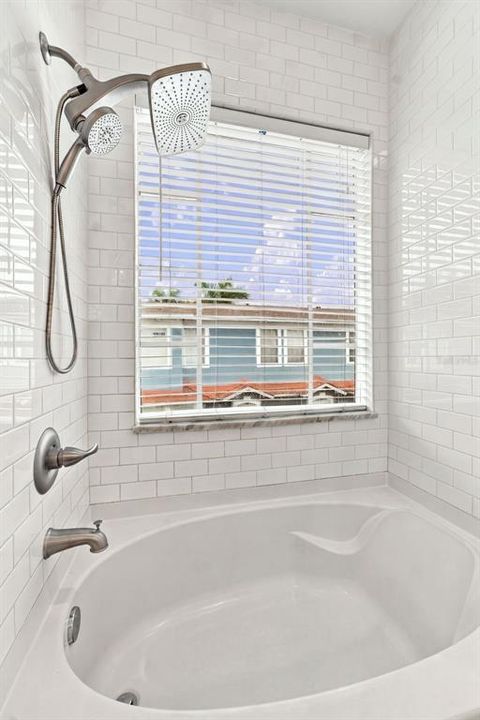 En Venta: $725,000 (4 camas, 2 baños, 2068 Pies cuadrados)