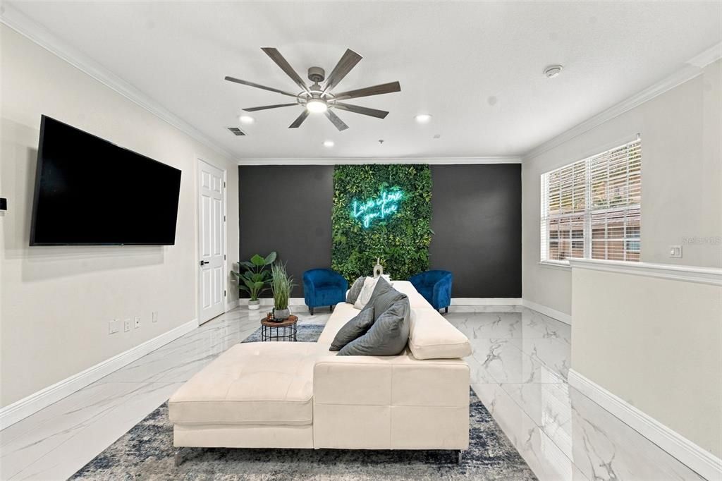 En Venta: $725,000 (4 camas, 2 baños, 2068 Pies cuadrados)