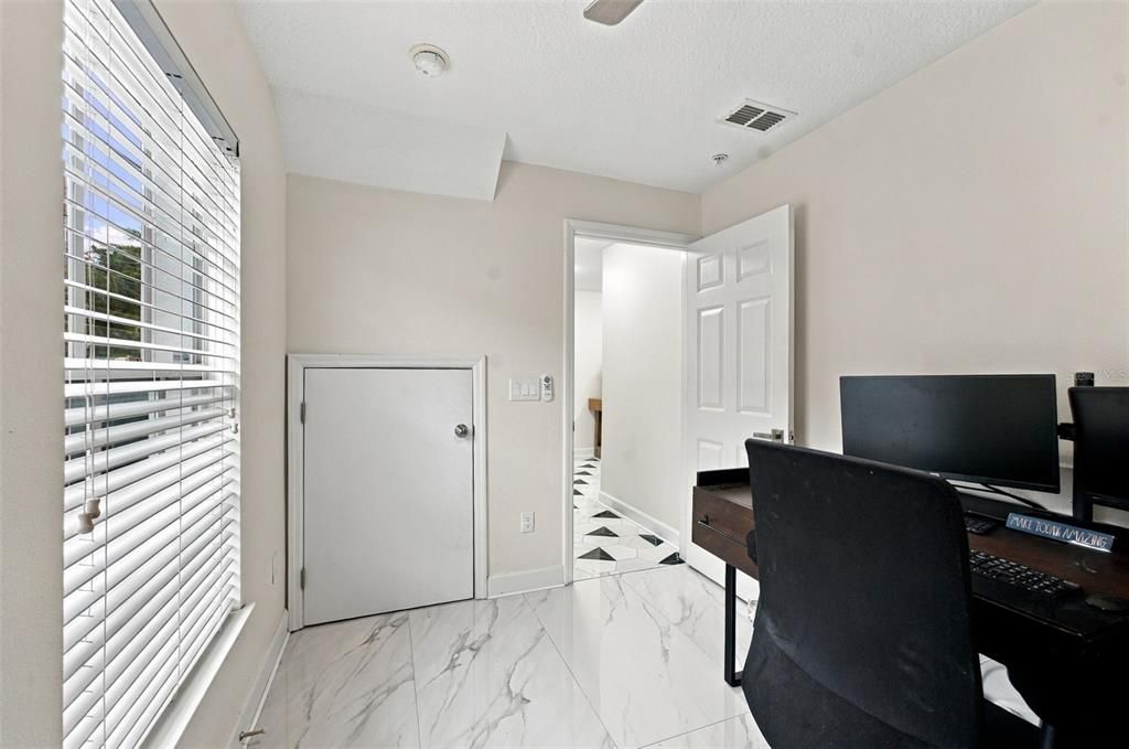 En Venta: $725,000 (4 camas, 2 baños, 2068 Pies cuadrados)