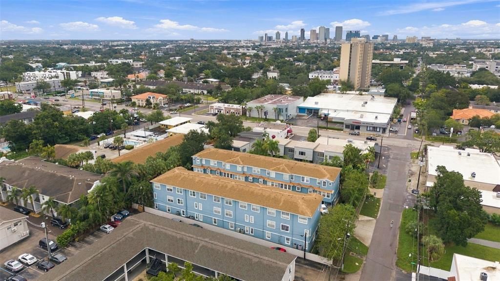 En Venta: $725,000 (4 camas, 2 baños, 2068 Pies cuadrados)