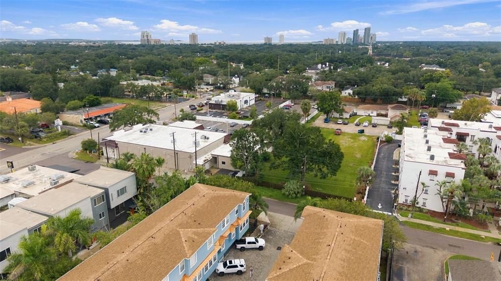 En Venta: $725,000 (4 camas, 2 baños, 2068 Pies cuadrados)