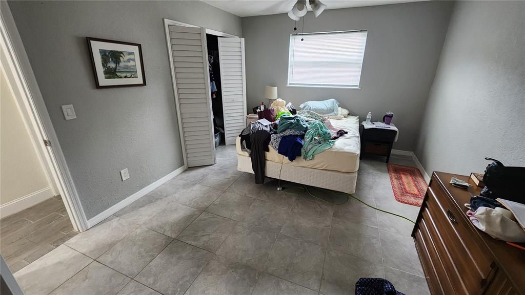 For Sale: $249,999 (5 beds, 3 baths, 1735 Square Feet)