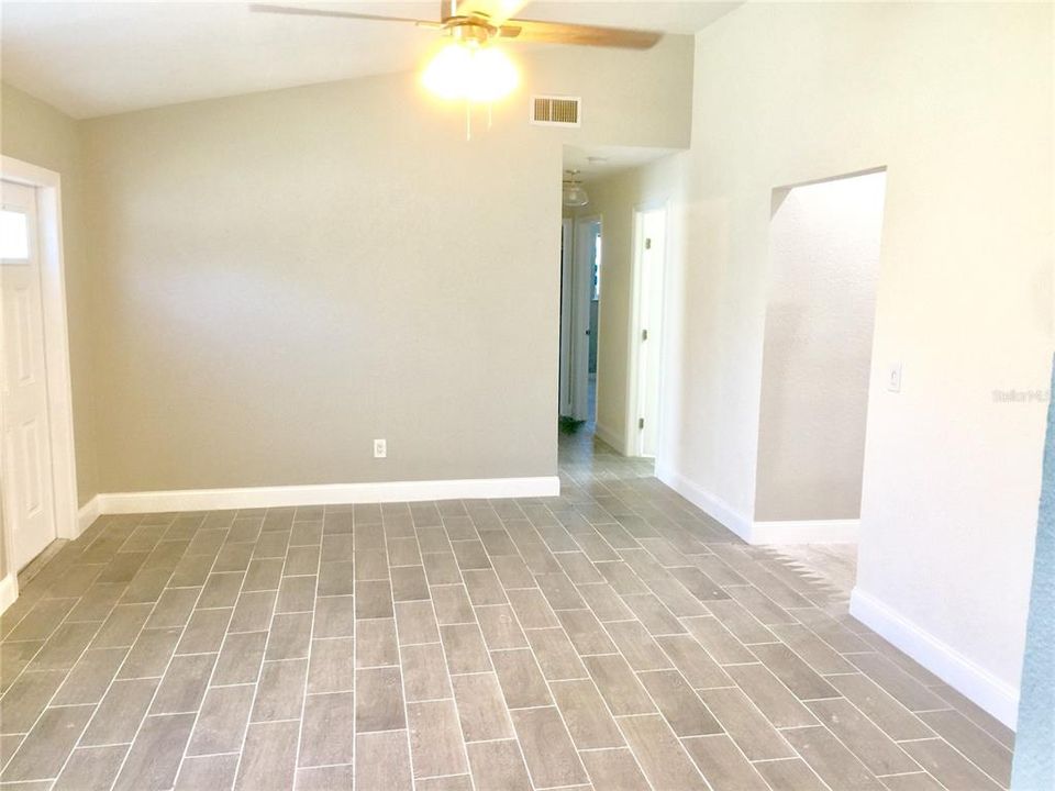 For Sale: $249,999 (5 beds, 3 baths, 1735 Square Feet)