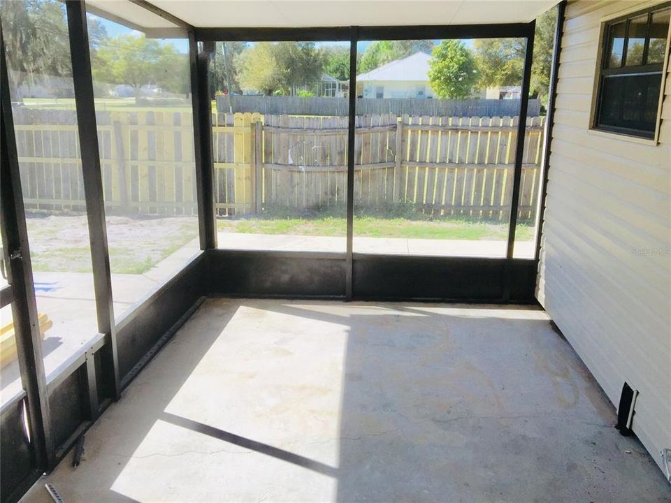 For Sale: $249,999 (5 beds, 3 baths, 1735 Square Feet)