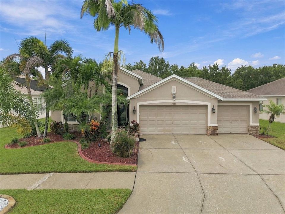 For Sale: $445,000 (4 beds, 2 baths, 2002 Square Feet)