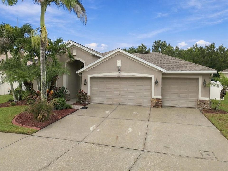 For Sale: $445,000 (4 beds, 2 baths, 2002 Square Feet)