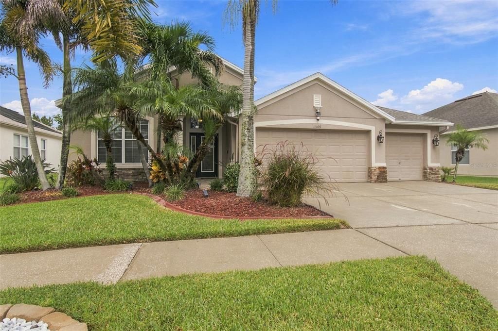For Sale: $445,000 (4 beds, 2 baths, 2002 Square Feet)