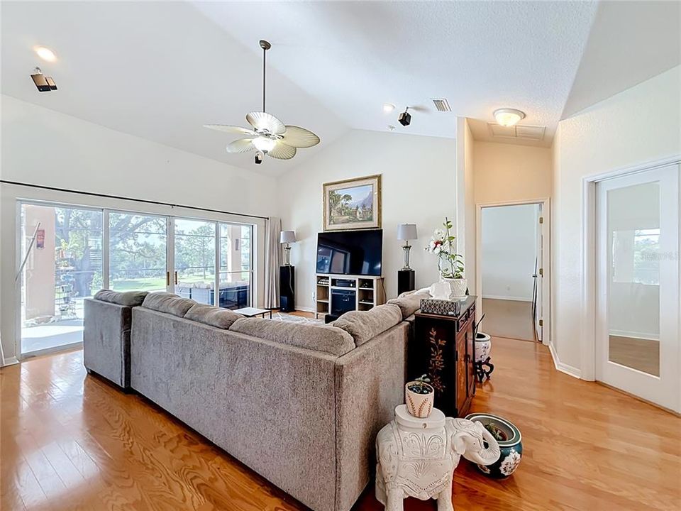 En Venta: $489,900 (3 camas, 2 baños, 2205 Pies cuadrados)