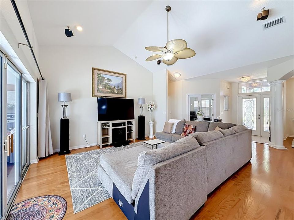 En Venta: $489,900 (3 camas, 2 baños, 2205 Pies cuadrados)