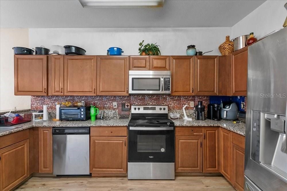 En Venta: $299,000 (4 camas, 2 baños, 2566 Pies cuadrados)
