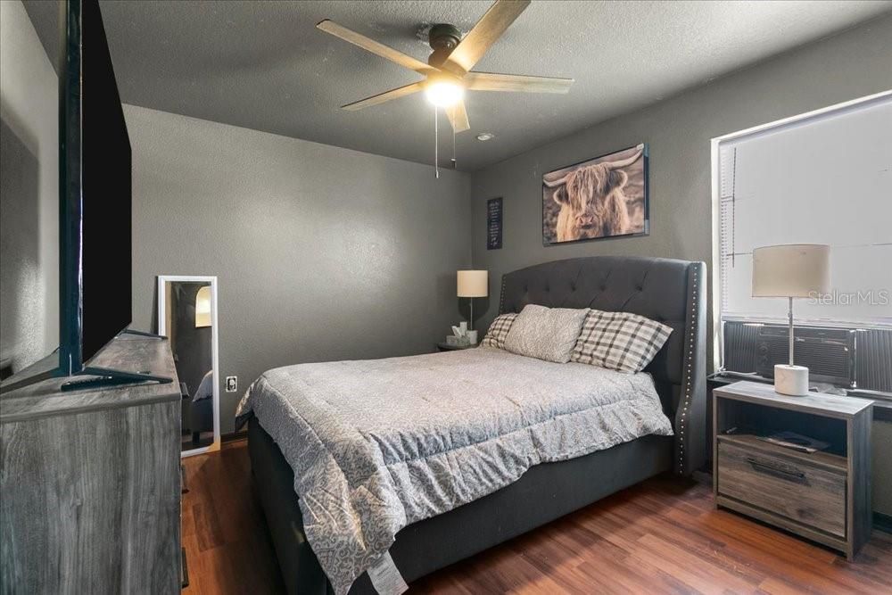 En Venta: $299,000 (4 camas, 2 baños, 2566 Pies cuadrados)