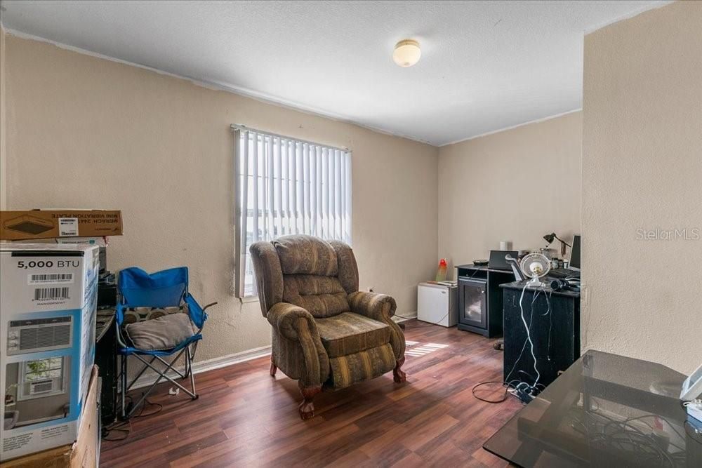 En Venta: $299,000 (4 camas, 2 baños, 2566 Pies cuadrados)