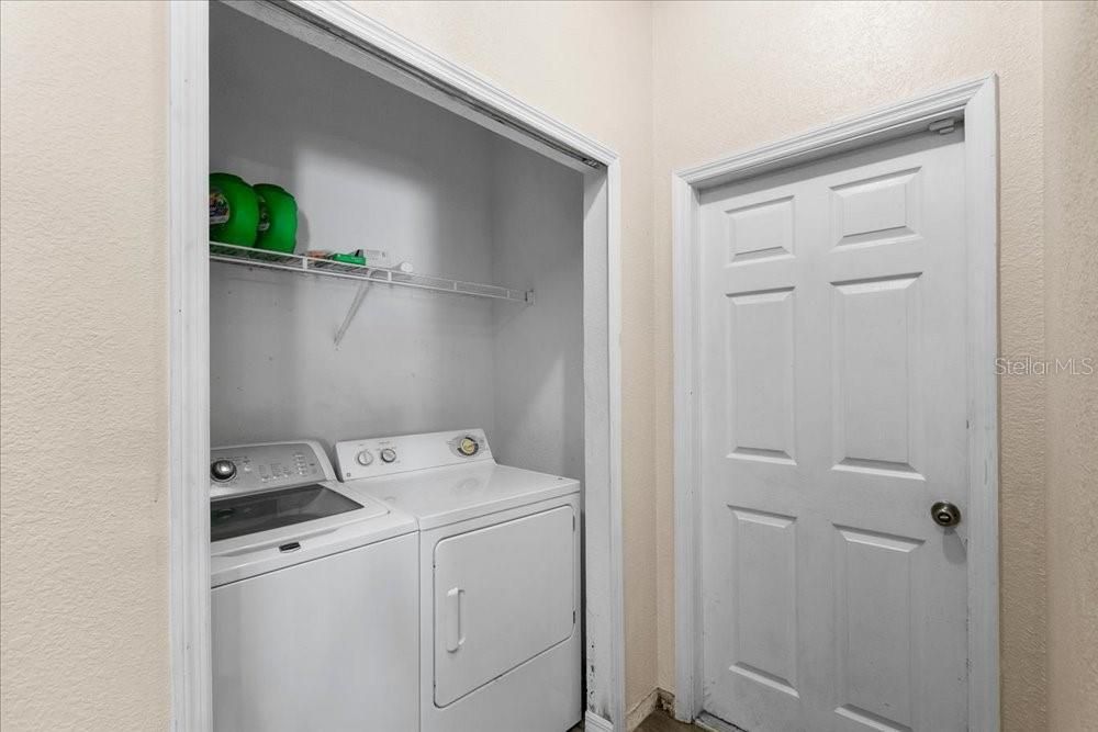 En Venta: $299,000 (4 camas, 2 baños, 2566 Pies cuadrados)
