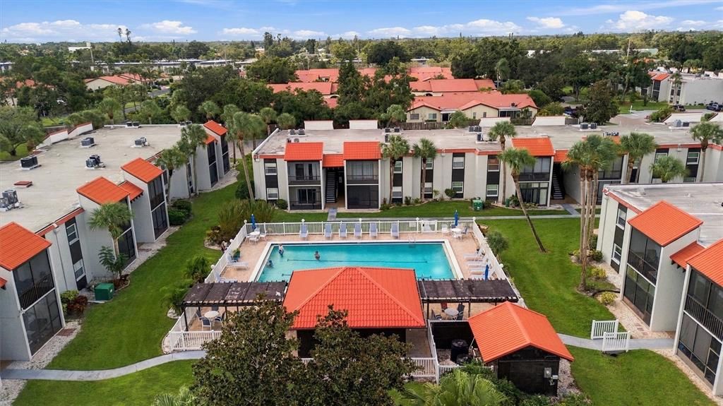 For Sale: $159,900 (1 beds, 1 baths, 714 Square Feet)