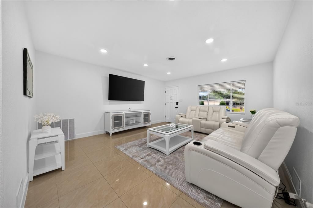 En Venta: $557,000 (3 camas, 2 baños, 1792 Pies cuadrados)