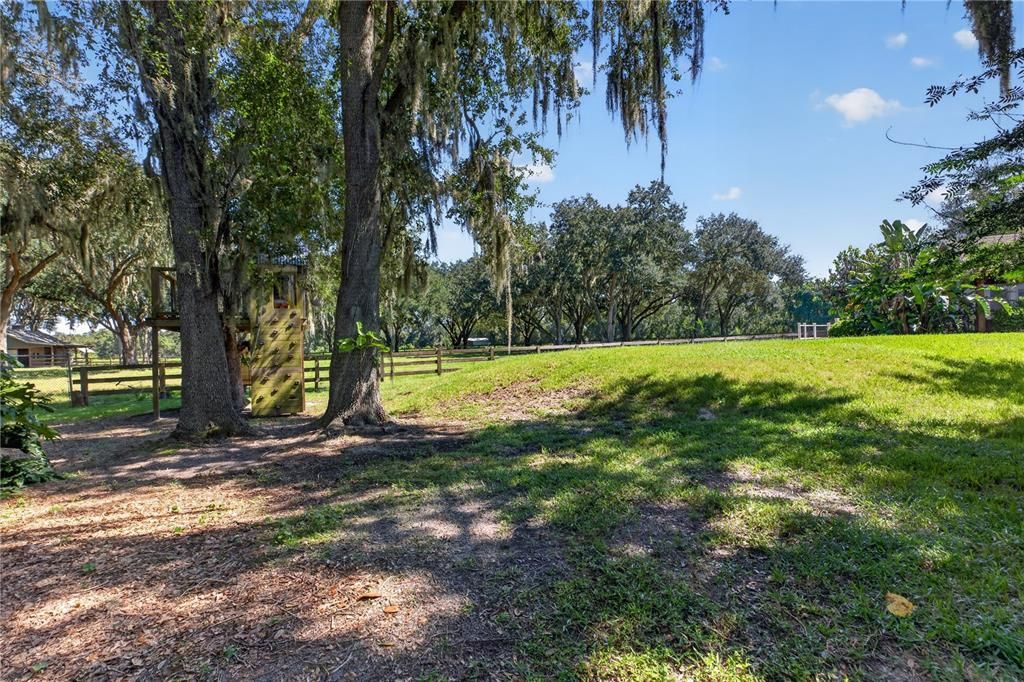 For Sale: $1,250,000 (5 beds, 4 baths, 4287 Square Feet)