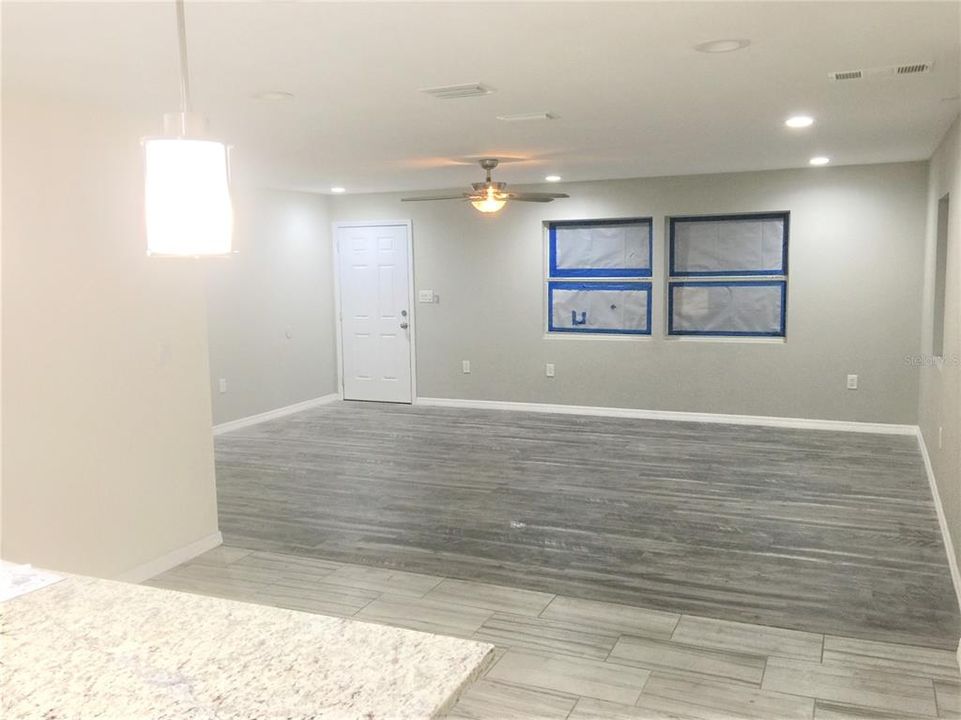 En Venta: $214,900 (4 camas, 2 baños, 1382 Pies cuadrados)