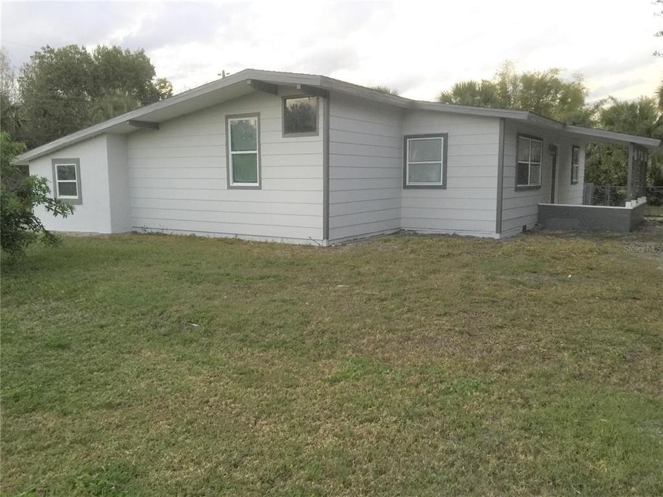 En Venta: $214,900 (4 camas, 2 baños, 1382 Pies cuadrados)