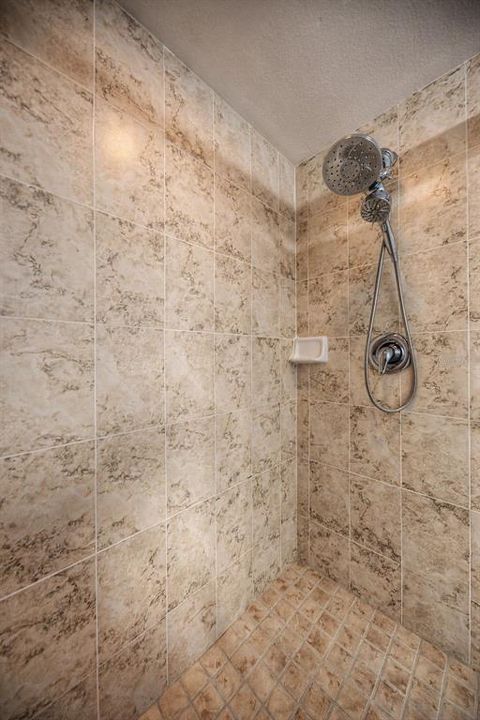 For Sale: $299,999 (3 beds, 2 baths, 1520 Square Feet)