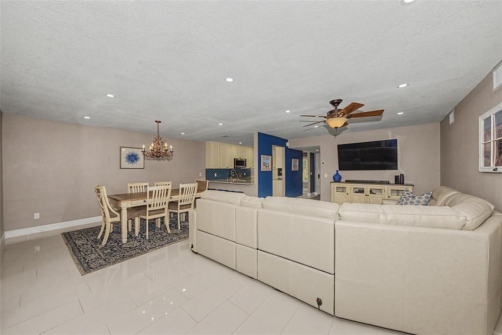 For Sale: $299,999 (3 beds, 2 baths, 1520 Square Feet)