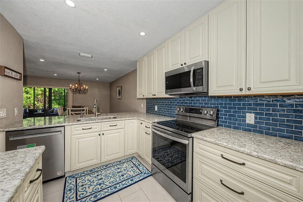 For Sale: $299,999 (3 beds, 2 baths, 1520 Square Feet)