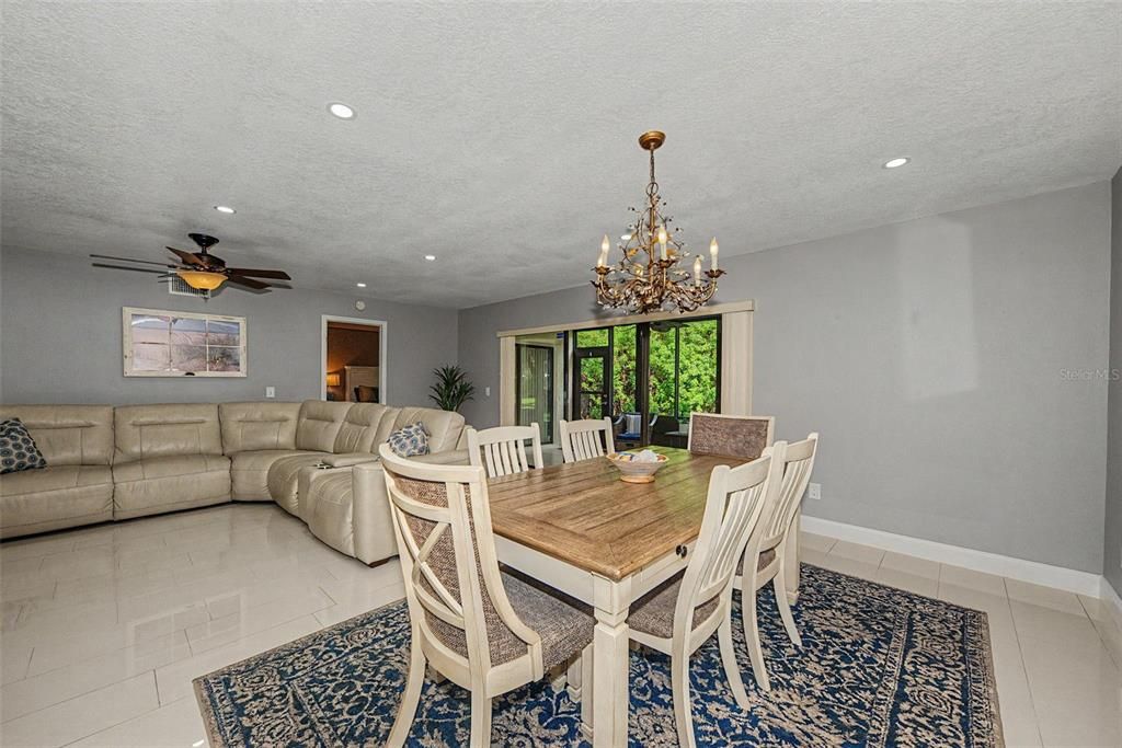 For Sale: $299,999 (3 beds, 2 baths, 1520 Square Feet)