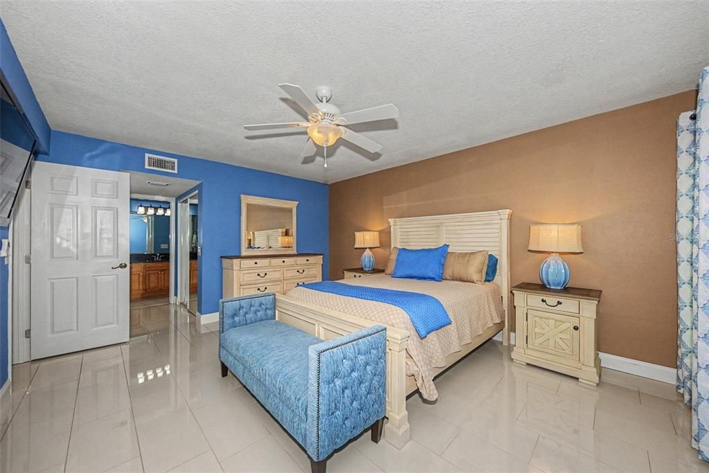 For Sale: $299,999 (3 beds, 2 baths, 1520 Square Feet)