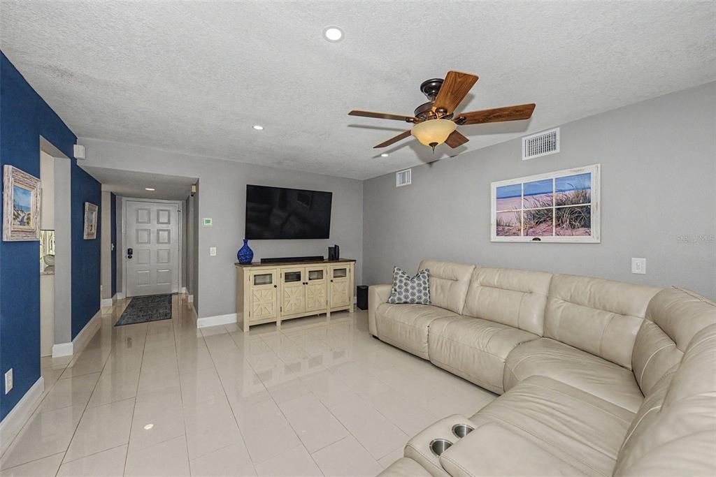 For Sale: $299,999 (3 beds, 2 baths, 1520 Square Feet)