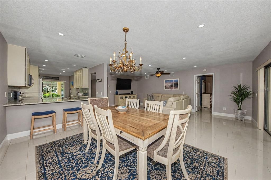For Sale: $299,999 (3 beds, 2 baths, 1520 Square Feet)