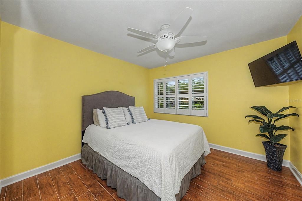 For Sale: $299,999 (3 beds, 2 baths, 1520 Square Feet)