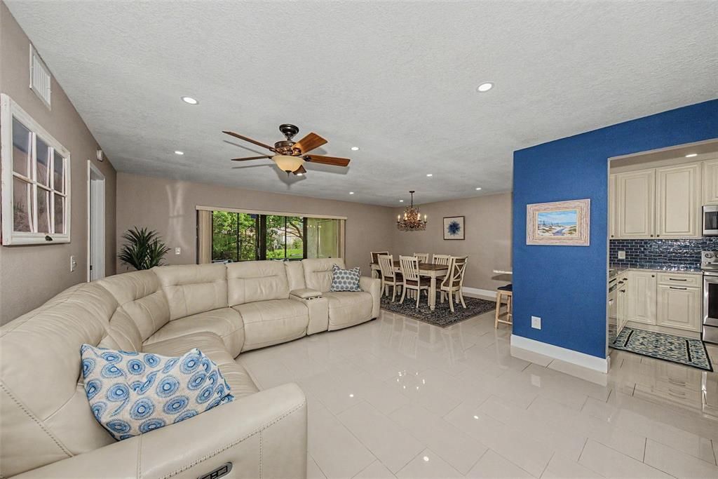 For Sale: $299,999 (3 beds, 2 baths, 1520 Square Feet)
