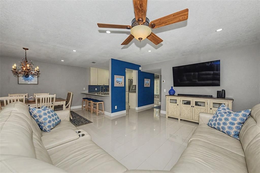 For Sale: $299,999 (3 beds, 2 baths, 1520 Square Feet)