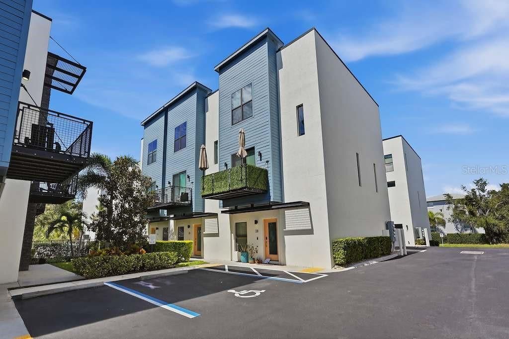 For Rent: $3,500 (2 beds, 2 baths, 1748 Square Feet)
