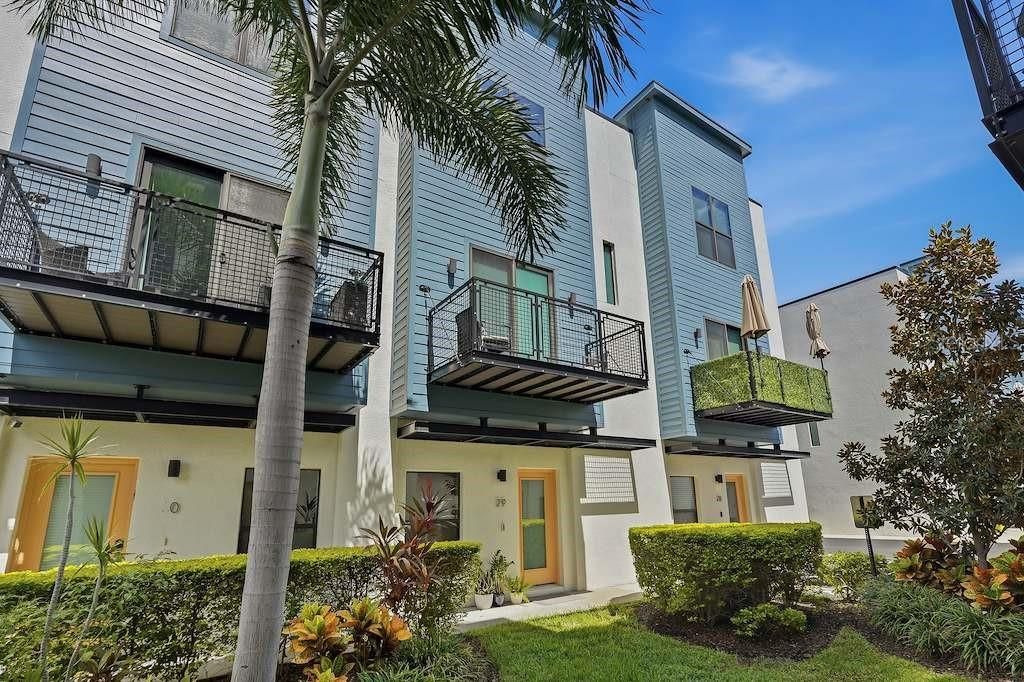 For Rent: $3,500 (2 beds, 2 baths, 1748 Square Feet)