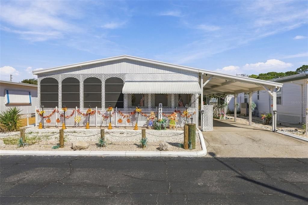 For Sale: $124,900 (2 beds, 2 baths, 900 Square Feet)