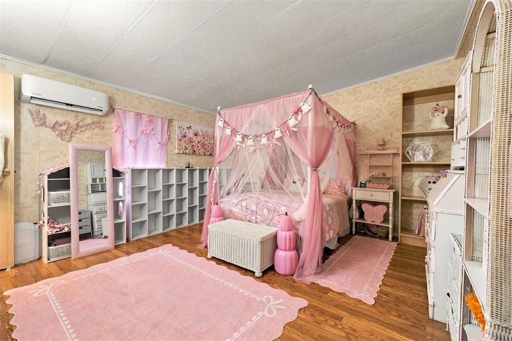 For Sale: $124,900 (2 beds, 2 baths, 900 Square Feet)