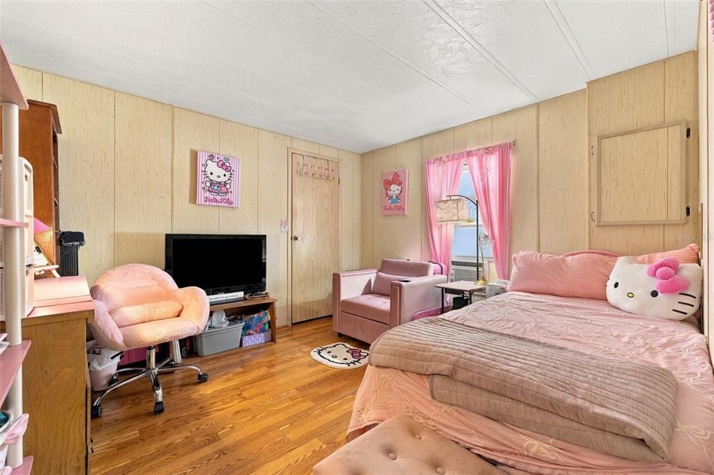 For Sale: $124,900 (2 beds, 2 baths, 900 Square Feet)