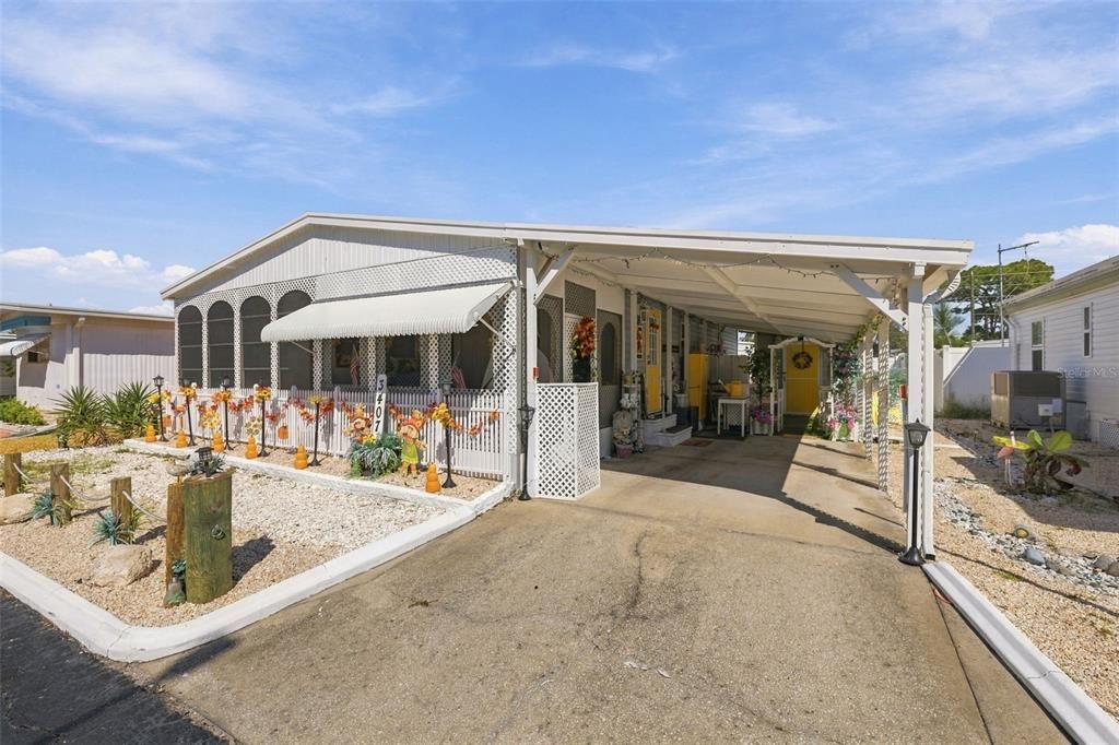 For Sale: $124,900 (2 beds, 2 baths, 900 Square Feet)