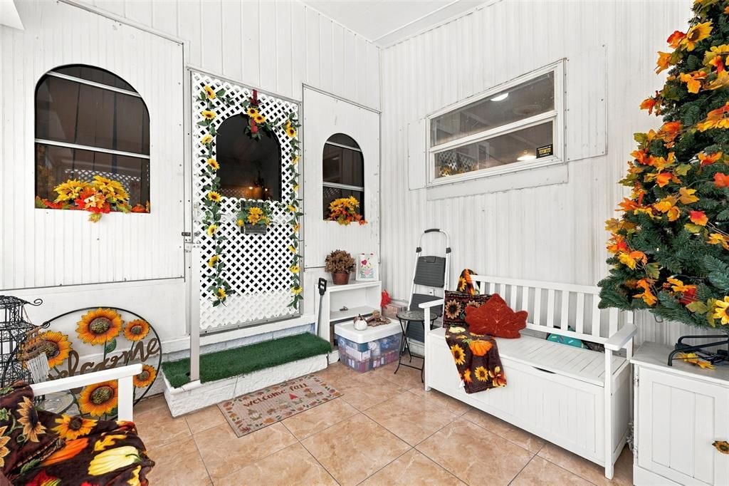For Sale: $124,900 (2 beds, 2 baths, 900 Square Feet)