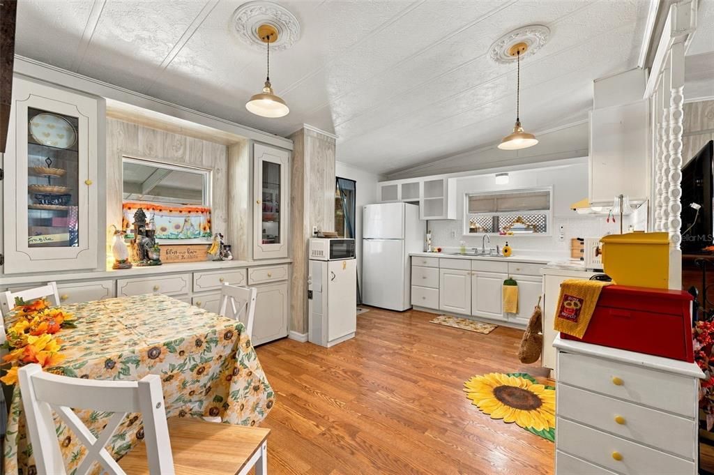 For Sale: $124,900 (2 beds, 2 baths, 900 Square Feet)