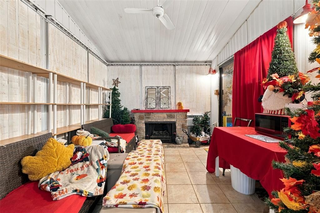 For Sale: $124,900 (2 beds, 2 baths, 900 Square Feet)