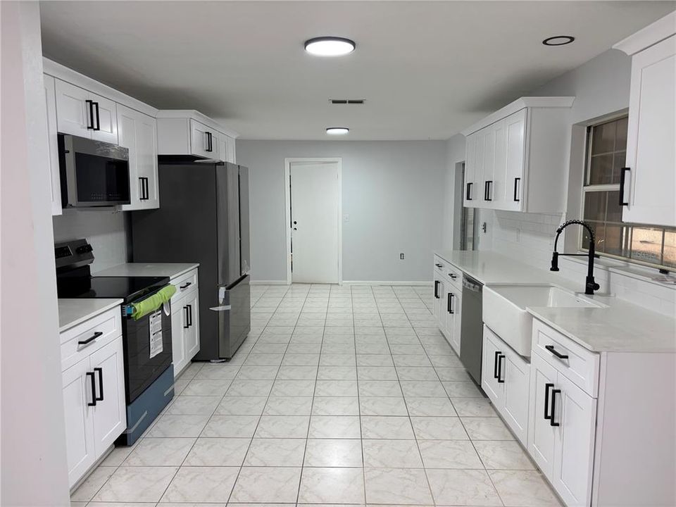 En Venta: $365,000 (4 camas, 3 baños, 3144 Pies cuadrados)