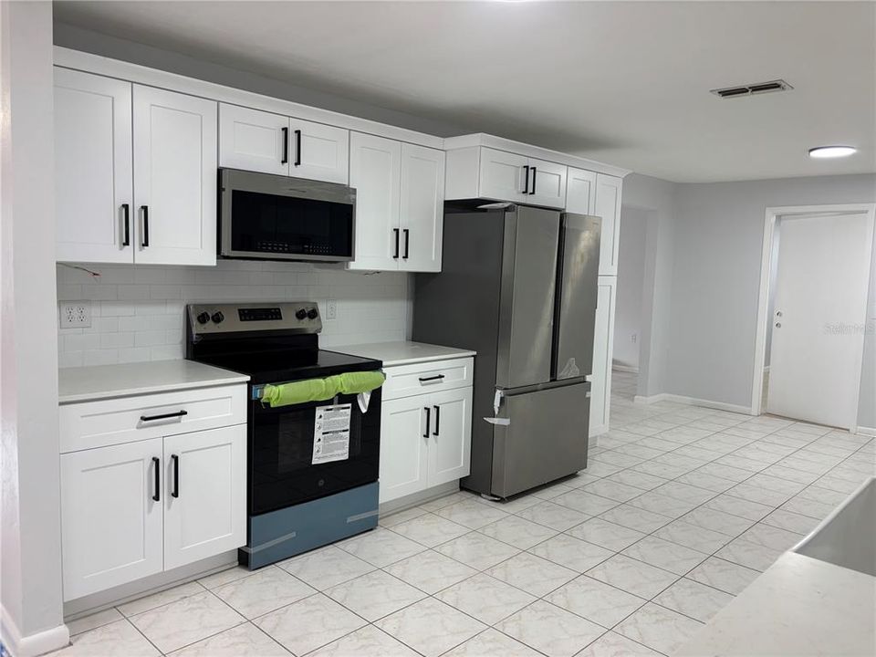 En Venta: $365,000 (4 camas, 3 baños, 3144 Pies cuadrados)