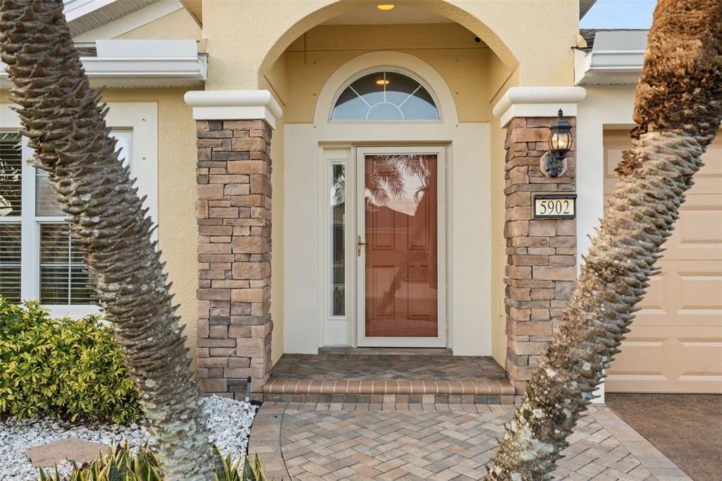 For Rent: $2,500 (3 beds, 2 baths, 1823 Square Feet)